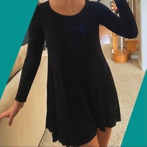 Cute little black dress!
